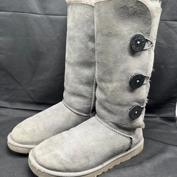 Ugg’s Bailey Buttonl lll Grey 1873 W/Grey Size 8,leather W/Sheepskin Lining. - Picture 2 of 8
